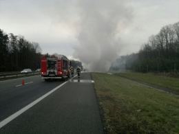 Terenowa toyota zapaliła się na autostradzie