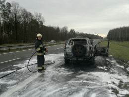 Terenowa toyota zapaliła się na autostradzie