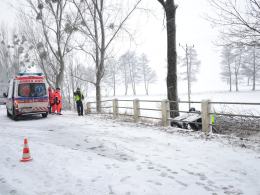 Kierowca toyoty zginął po uderzeniu w drzewo i dachowaniu