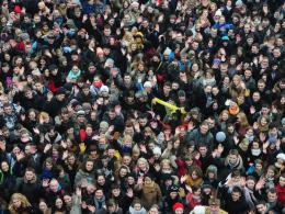 Prawie 400 par maturzystów zatańczyło poloneza na opolskim rynku