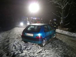 Citroen uderzył w drzewo na trasie Komprachcice - Szydłów