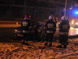22-latek wypadł z drogi i skosił latarnię