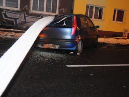 22-latek wypadł z drogi i skosił latarnię