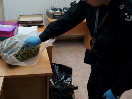 18 kilogramów marihuany wieźli z Holandii narkotykowi kurierzy