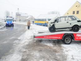 Kierowca malucha wjechał w autobus