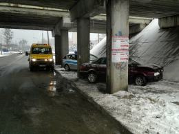 Kierująca audi uderzyła w filar wiaduktu