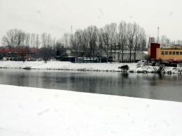 Błyskawiczna akcja strażaków na Odrze uratowała życie młodemu mężczyźnie