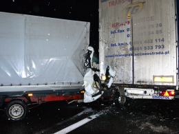 Zderzenie busa i ciężarówki na autostradzie