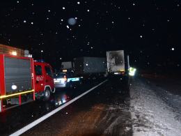 Zderzenie busa i ciężarówki na autostradzie