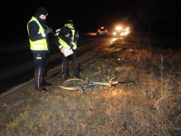 Rowerzysta wjechał wprost pod samochód, zginął na miejscu