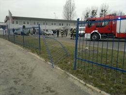 Kierująca BMW wypadła z drogi i staranowała płot