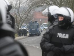 Mecz Chemika z Odrą bez incydentów. Porządku pilnowało kilkuset policjantów.