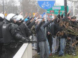 Mecz Chemika z Odrą bez incydentów. Porządku pilnowało kilkuset policjantów.