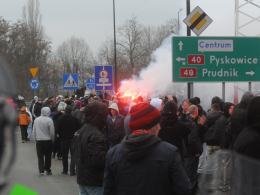 Mecz Chemika z Odrą bez incydentów. Porządku pilnowało kilkuset policjantów.
