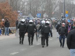 Mecz Chemika z Odrą bez incydentów. Porządku pilnowało kilkuset policjantów.