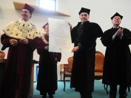 Daniel Olbrychski doktorem honoris causa Uniwersytetu Opolskiego