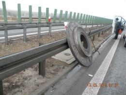 Wypadek ciężarówki na A4 - drogowcy musieli zamknąć jedną nitkę autostrady