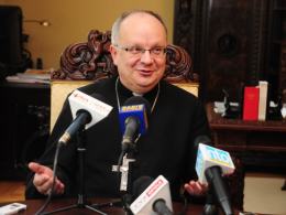 - Spodziewam się, że jego pontyfikat wniesie powiew świeżości i entuzjazm, którego w Europie jest coraz mniej - ocenia Andrzej Czaja, biskup opolski.