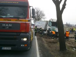 Wypadek pod Kędzierzynem-Koźlem, kierowca ciężarówki trafił do szpitala