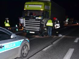 Kierująca audi wjechała wprost pod ciężarówkę