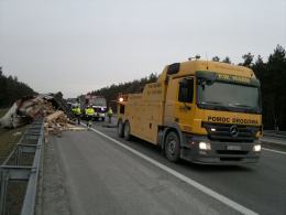 W ciężarówce jadącej autostradą odpadło koło