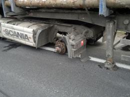 Awaria zawieszenia przyczyną kolejnego zdarzenia na autostradzie