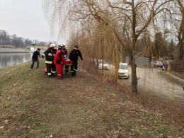 41-latek wskoczył do lodowatej Odry