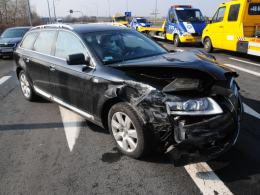 Wypadek na obwodnicy - kierowca forda zajechał drogę audi