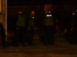 Akcja antyterrorystów w Paczkowie. 42-latek rzucał w policję nożami.