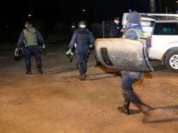 Akcja antyterrorystów w Paczkowie. 42-latek rzucał w policję nożami.