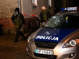 Akcja antyterrorystów w Paczkowie. 42-latek rzucał w policję nożami.
