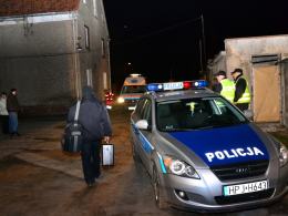 Akcja antyterrorystów w Paczkowie. 42-latek rzucał w policję nożami.