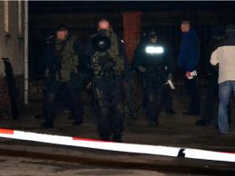 Akcja antyterrorystów w Paczkowie. 42-latek rzucał w policję nożami.