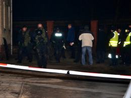 Akcja antyterrorystów w Paczkowie. 42-latek rzucał w policję nożami.