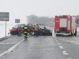 Czołowe zderzenie na obwodnicy Lubrzy.
