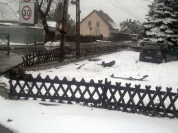 Po wypadku samochód wpadł na posesję