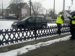 Po wypadku samochód wpadł na posesję