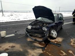Czołowe zderzenie pod Niemodlinem, trzy osoby są ranne
