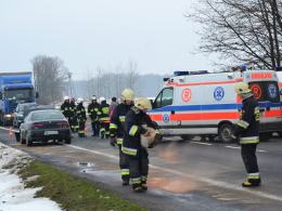 Czołowe zderzenie pod Niemodlinem, trzy osoby są ranne