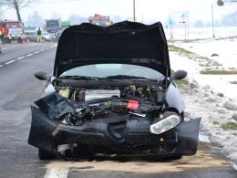 Czołowe zderzenie pod Niemodlinem, trzy osoby są ranne