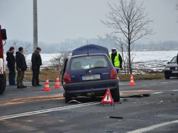 Czołowe zderzenie pod Niemodlinem, trzy osoby są ranne