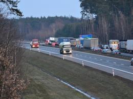 Samochód wjechał na autostradę pod prąd. Jedna osoba nie żyje.