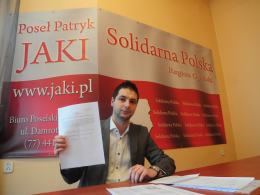 Poseł Patryk zaproponował Ryszardowi Zembaczyńskiemu projekt uchwały, który mogłaby przyjąć Rada Miasta Opola.