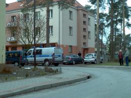 Napad na bank w Kędzierzynie-Koźlu. Intwerweniujący przechodzień ugodzony nożem.