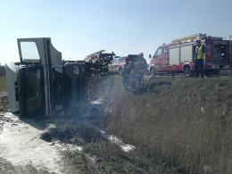 Ciężarówka ze żwirem przewróciła się na obwodnicy Opola