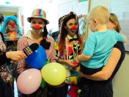 Fundacja Dr Clowna przekazała książki dla najmłodszych pacjentów szpitala