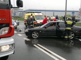 Zderzenie w Alei Solidarności, dwie kobiety trafiły do szpitala
