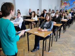 Gimnazjaliści rozpoczęli pisanie egzaminów. Na początek część humanistyczna.