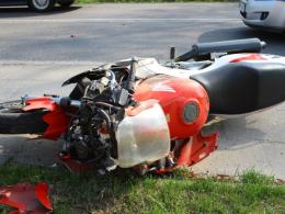 Motocyklista zginął po uderzeniu w słup 