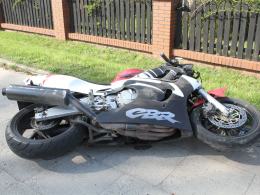 Motocyklista zginął po uderzeniu w słup 